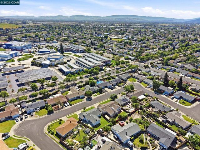 7286 Sheffield Ln, Dublin, CA 94568