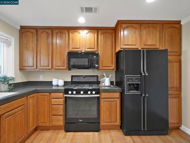 7286 Sheffield Ln, Dublin, CA 94568