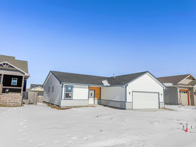 752 N Wakefield Ave, Valley Center, KS 67147