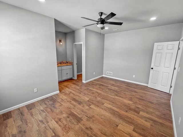 752 N Wakefield Ave, Valley Center, KS 67147