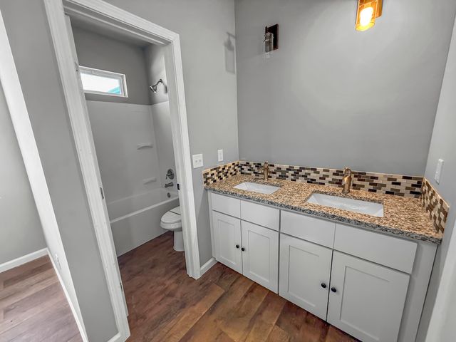 752 N Wakefield Ave, Valley Center, KS 67147