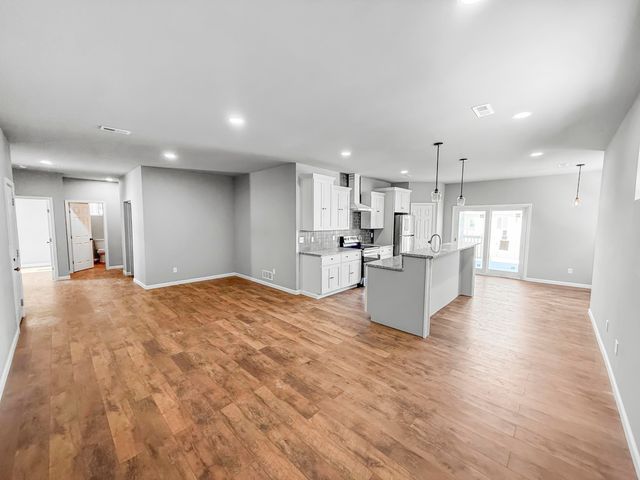 752 N Wakefield Ave, Valley Center, KS 67147