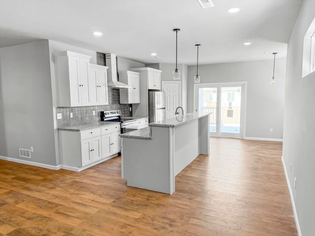 752 N Wakefield Ave, Valley Center, KS 67147