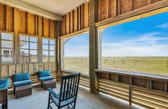520 Annabelle Drive, Gilchrist, TX 77617