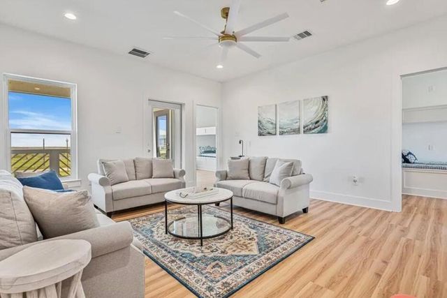 520 Annabelle Drive, Gilchrist, TX 77617