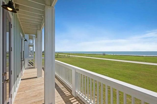 520 Annabelle Drive, Gilchrist, TX 77617