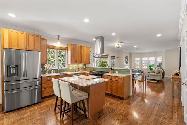 73 Oak Ave 1, Newton, MA 02465