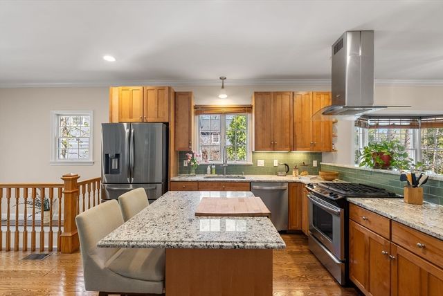 73 Oak Ave 1, Newton, MA 02465