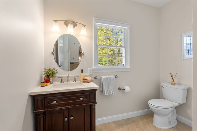 73 Oak Ave 1, Newton, MA 02465