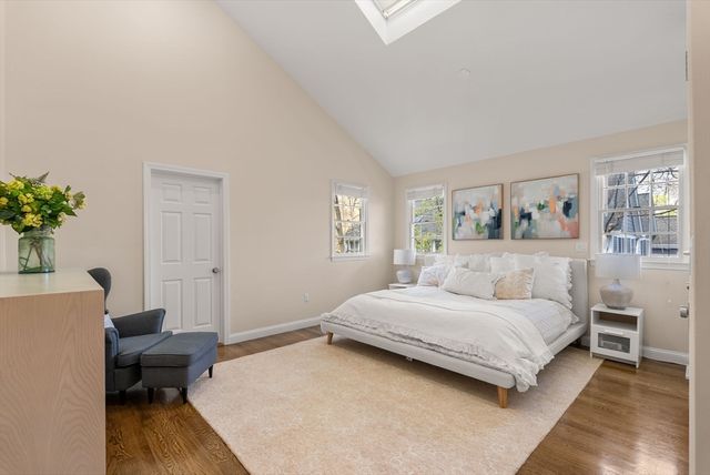 73 Oak Ave 1, Newton, MA 02465