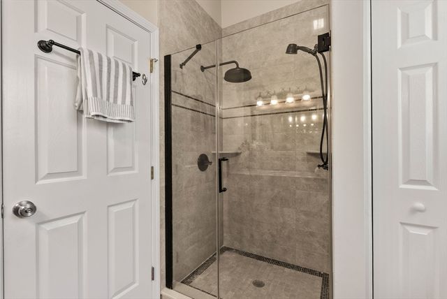 73 Oak Ave 1, Newton, MA 02465