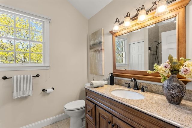 73 Oak Ave 1, Newton, MA 02465