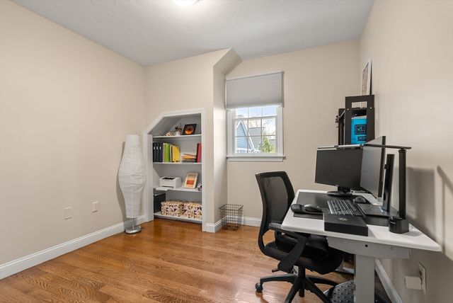 73 Oak Ave 1, Newton, MA 02465