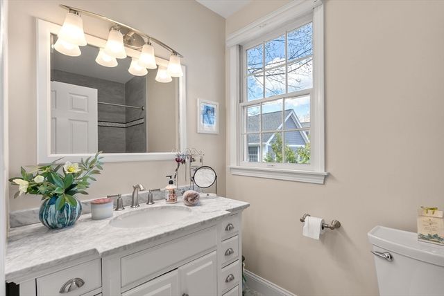 73 Oak Ave 1, Newton, MA 02465