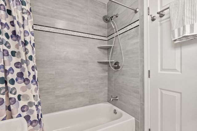 73 Oak Ave 1, Newton, MA 02465