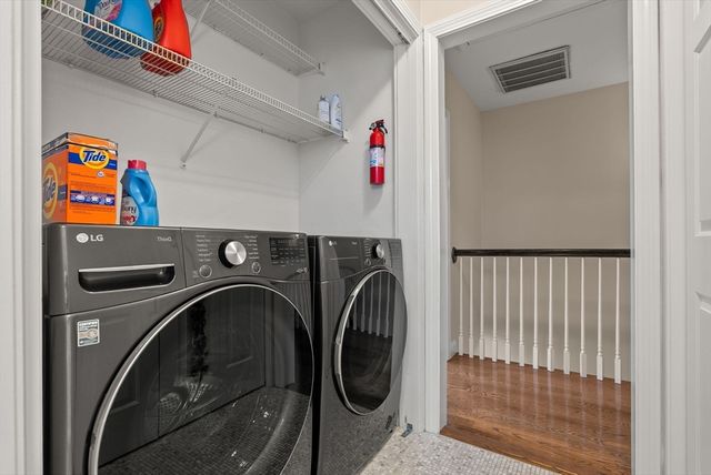 73 Oak Ave 1, Newton, MA 02465