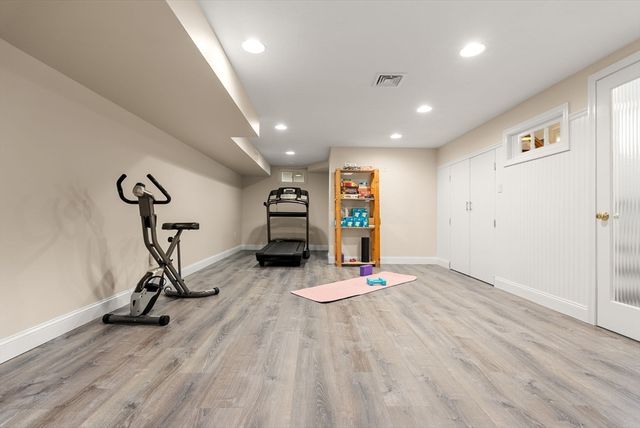 73 Oak Ave 1, Newton, MA 02465