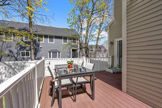 73 Oak Ave 1, Newton, MA 02465