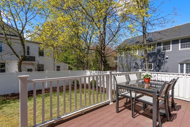 73 Oak Ave 1, Newton, MA 02465