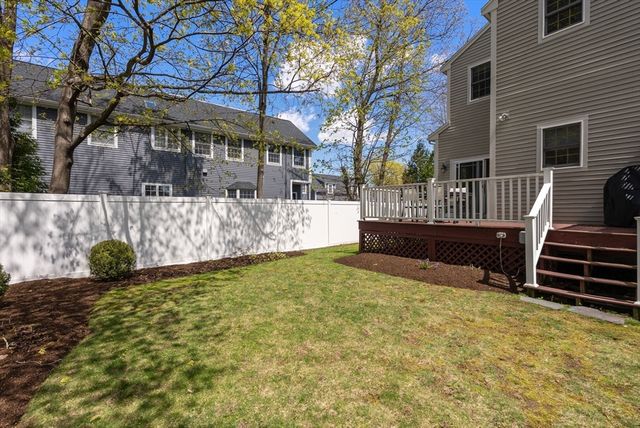 73 Oak Ave 1, Newton, MA 02465