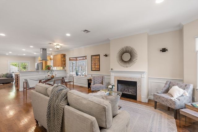 73 Oak Ave 1, Newton, MA 02465