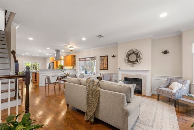 73 Oak Ave 1, Newton, MA 02465