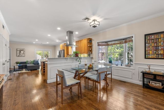 73 Oak Ave 1, Newton, MA 02465