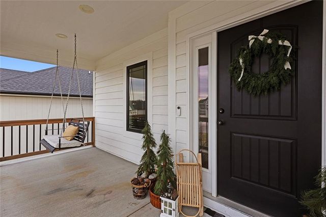 601 SW Meadowood Drive, Grain Valley, MO 64029