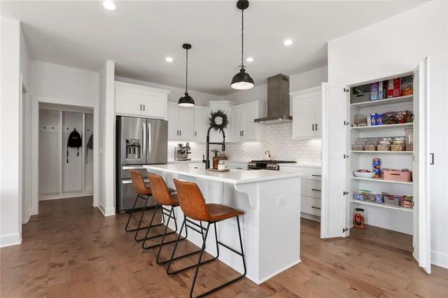 601 SW Meadowood Drive, Grain Valley, MO 64029