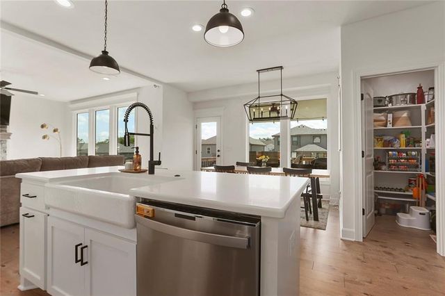 601 SW Meadowood Drive, Grain Valley, MO 64029