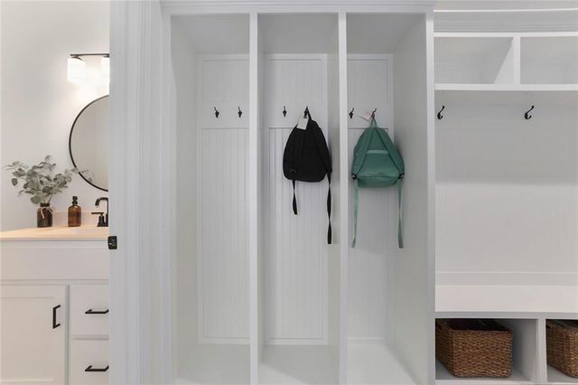 601 SW Meadowood Drive, Grain Valley, MO 64029