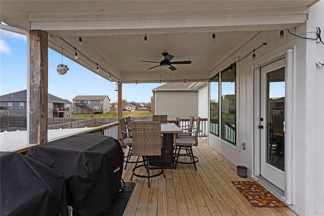 601 SW Meadowood Drive, Grain Valley, MO 64029