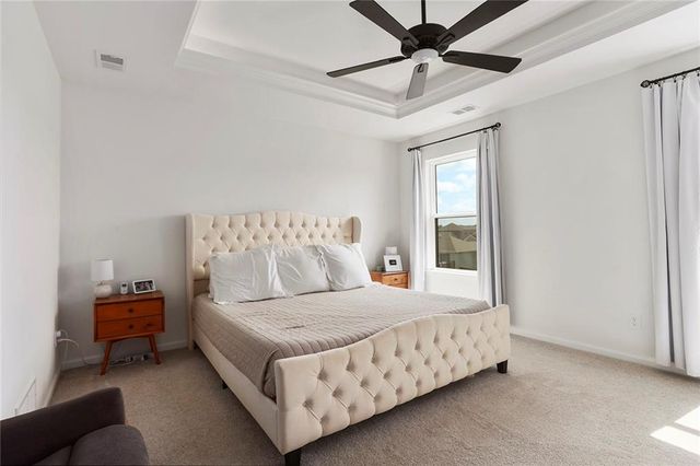 601 SW Meadowood Drive, Grain Valley, MO 64029