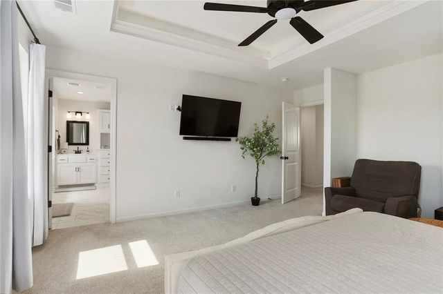 601 SW Meadowood Drive, Grain Valley, MO 64029