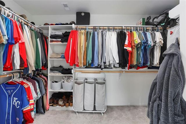 601 SW Meadowood Drive, Grain Valley, MO 64029