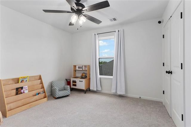 601 SW Meadowood Drive, Grain Valley, MO 64029