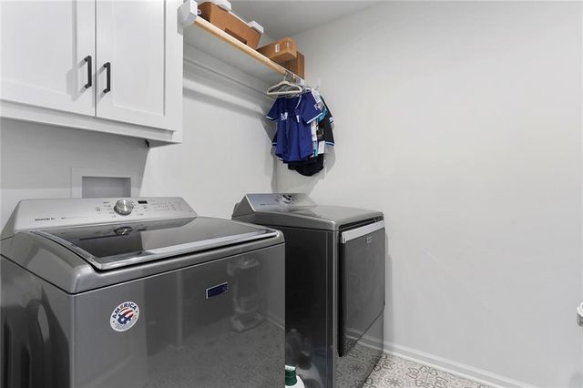 601 SW Meadowood Drive, Grain Valley, MO 64029