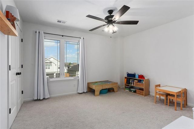 601 SW Meadowood Drive, Grain Valley, MO 64029