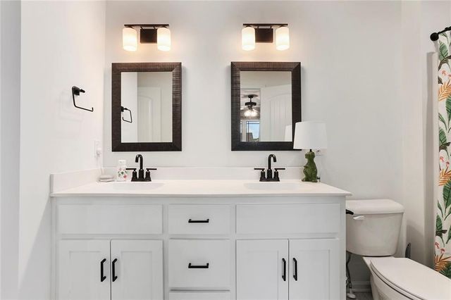 601 SW Meadowood Drive, Grain Valley, MO 64029