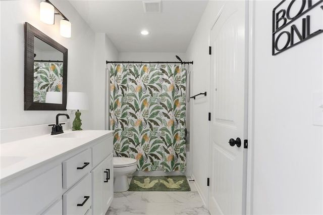 601 SW Meadowood Drive, Grain Valley, MO 64029