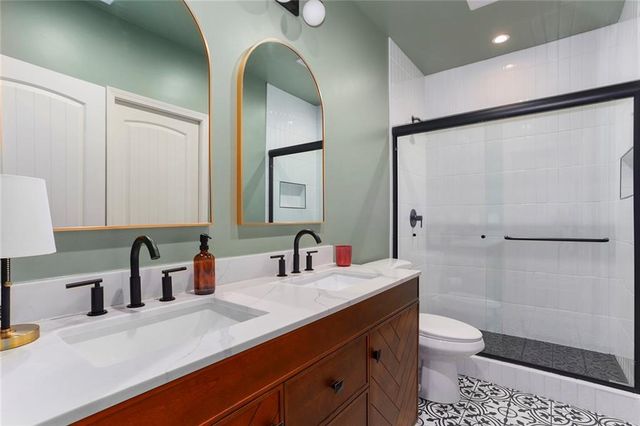 601 SW Meadowood Drive, Grain Valley, MO 64029