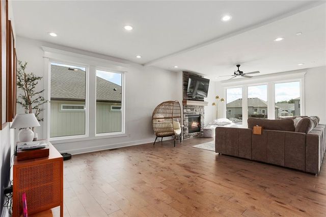 601 SW Meadowood Drive, Grain Valley, MO 64029