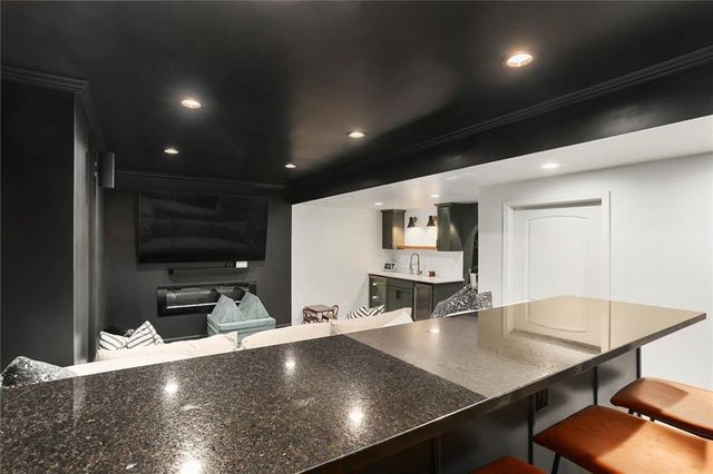 601 SW Meadowood Drive, Grain Valley, MO 64029