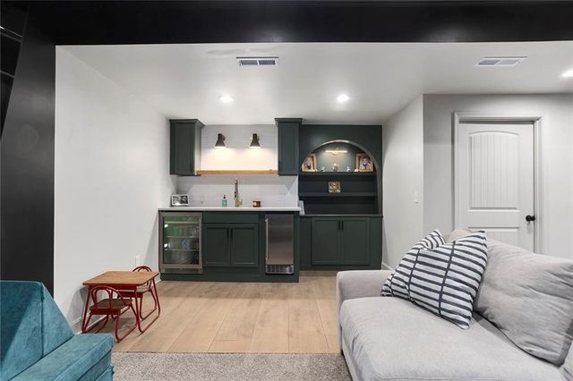 601 SW Meadowood Drive, Grain Valley, MO 64029