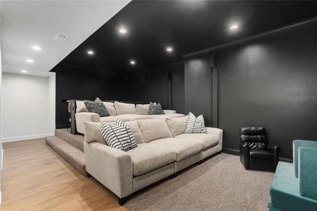 601 SW Meadowood Drive, Grain Valley, MO 64029