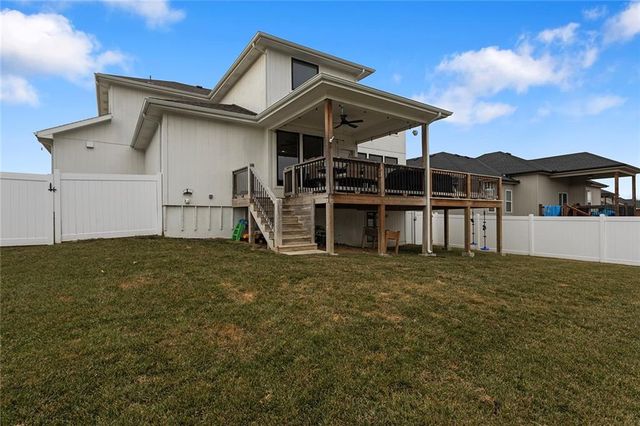 601 SW Meadowood Drive, Grain Valley, MO 64029