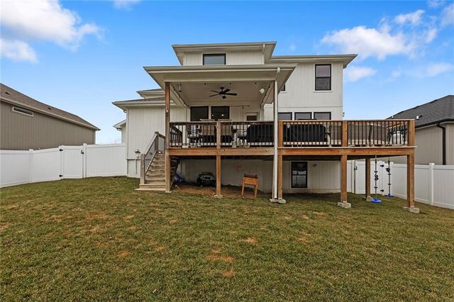 601 SW Meadowood Drive, Grain Valley, MO 64029