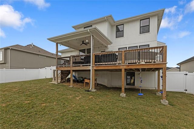 601 SW Meadowood Drive, Grain Valley, MO 64029