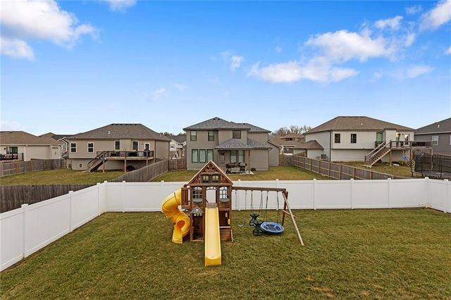 601 SW Meadowood Drive, Grain Valley, MO 64029