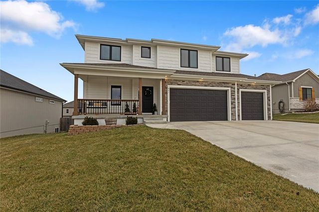 601 SW Meadowood Drive, Grain Valley, MO 64029